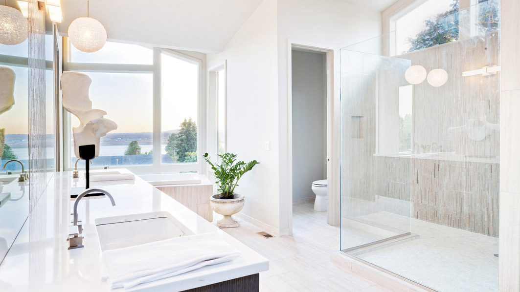 bright bathroom thanks to good use of glass